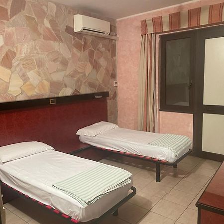سيستيرنا دي لاتينا American Motel المظهر الخارجي الصورة