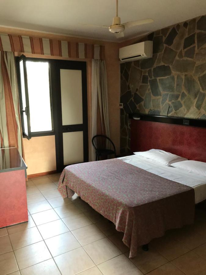 سيستيرنا دي لاتينا American Motel المظهر الخارجي الصورة