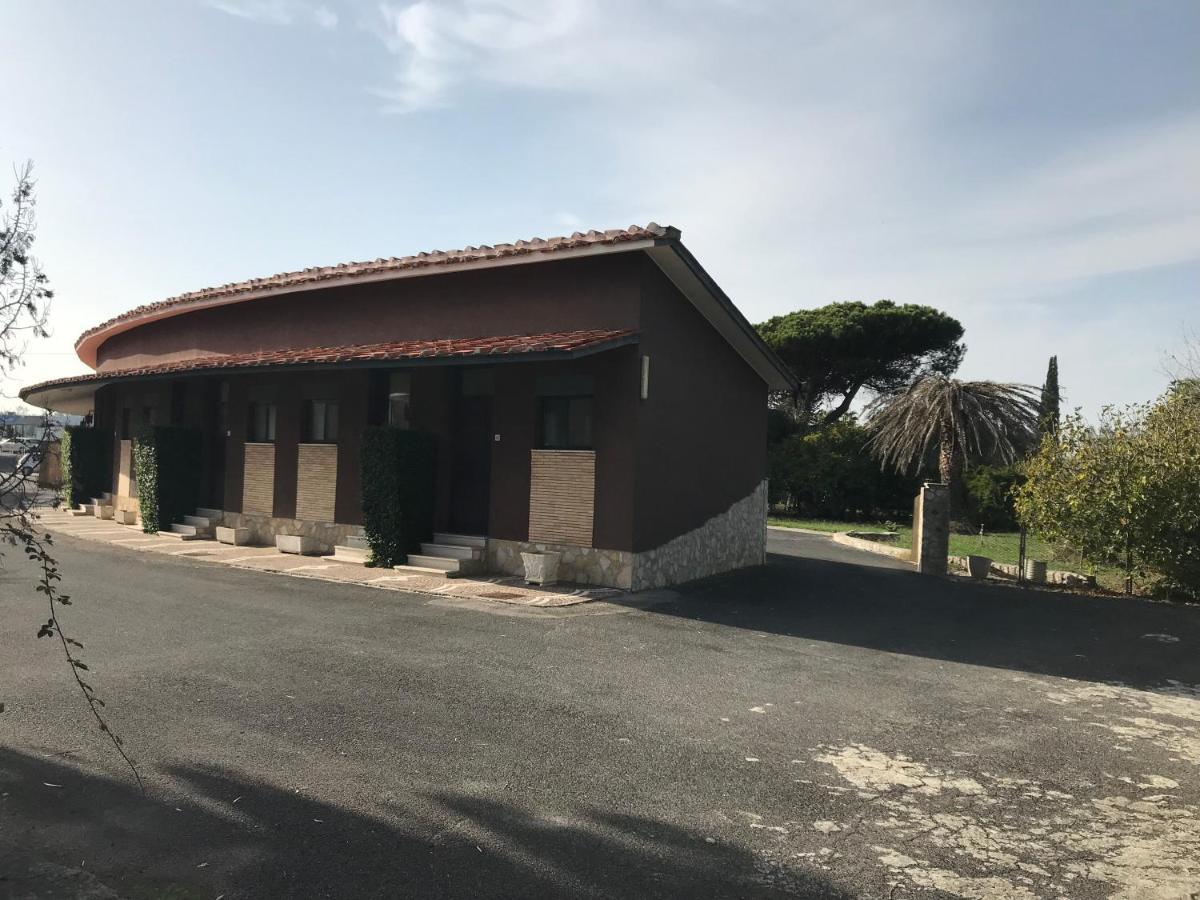سيستيرنا دي لاتينا American Motel المظهر الخارجي الصورة