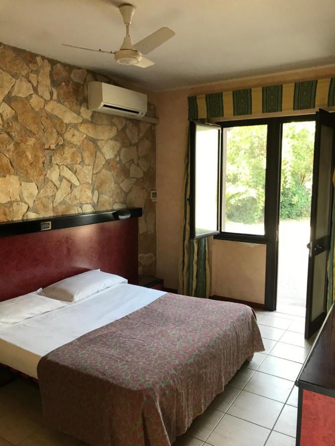 سيستيرنا دي لاتينا American Motel المظهر الخارجي الصورة